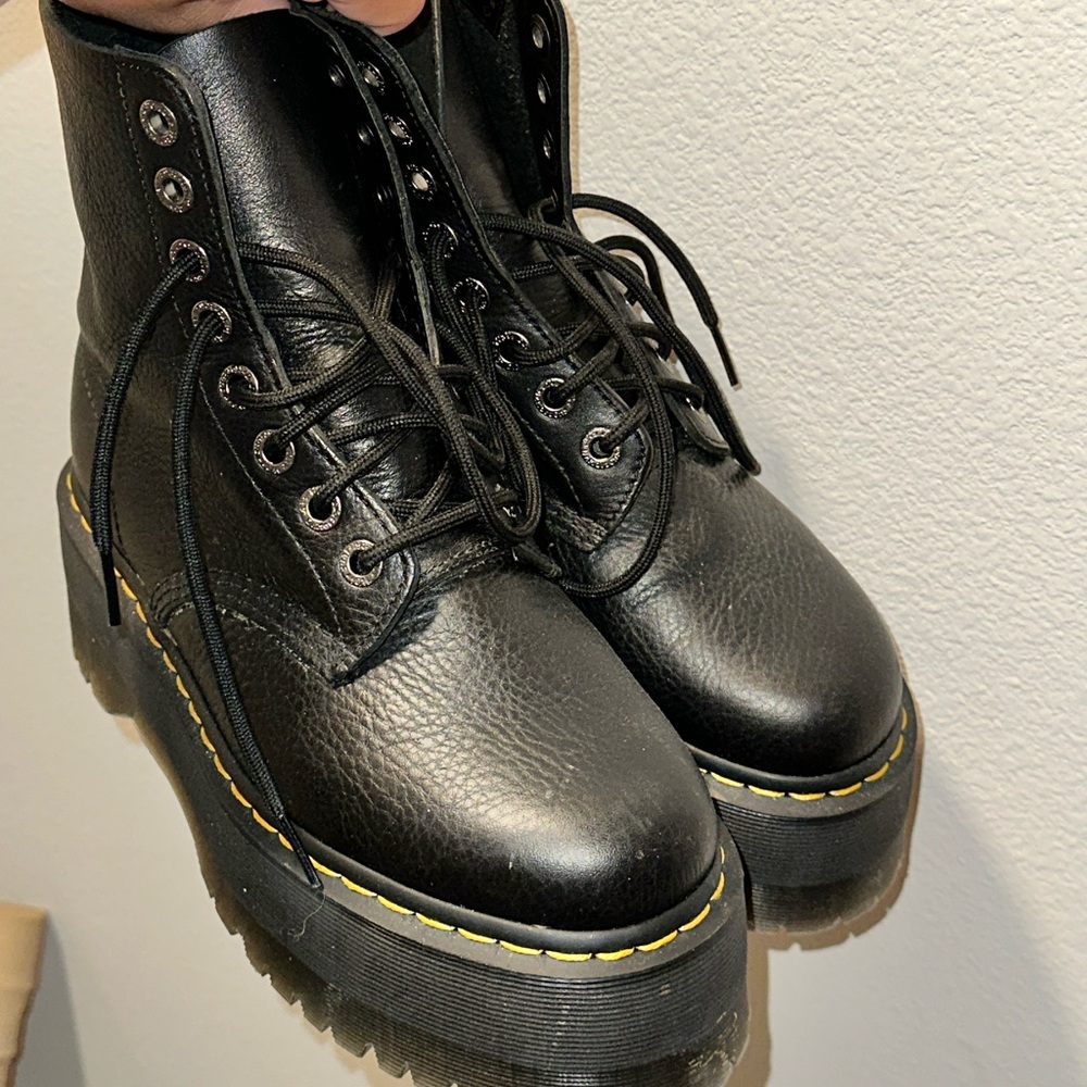DR. MARTENS 1460 PASCAL, LIGHTLY USED SZ 8